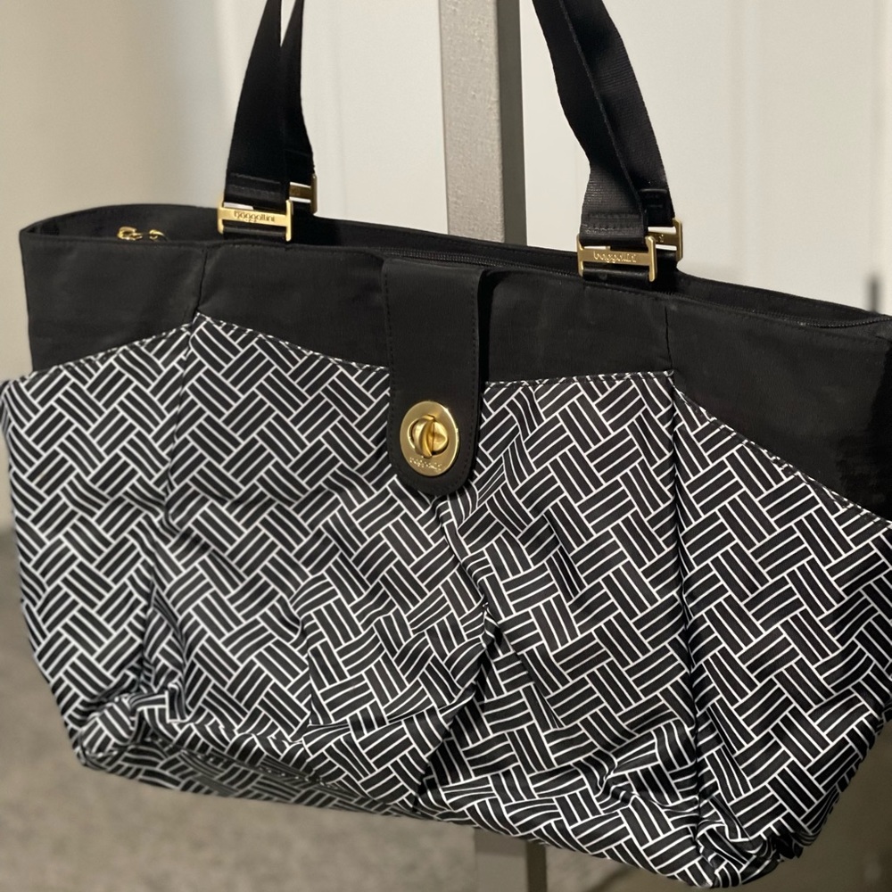 Baggallini Tote bag. Over the shoulder or on the bar of your carry on.